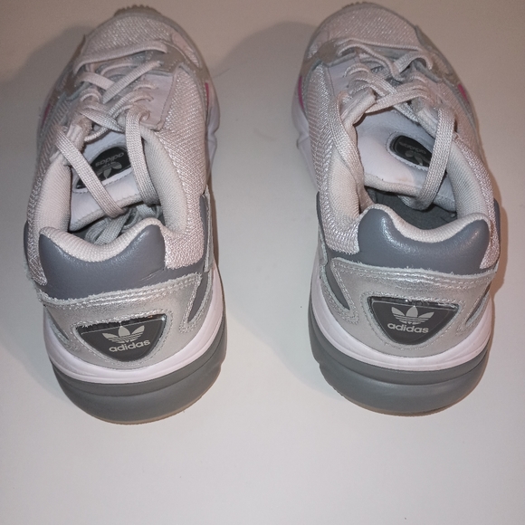 Girl Adidas - Picture 3 of 4